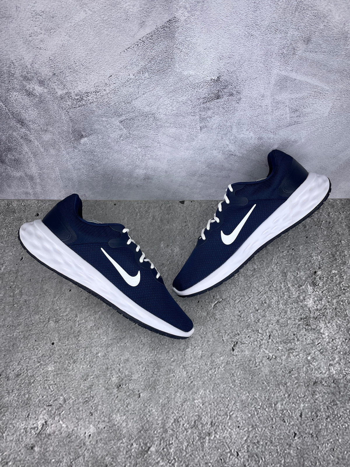 Nike Revolution 6 Next Nature Midnight Navy - buty sportowe, zewnętrzny panel prawego buta