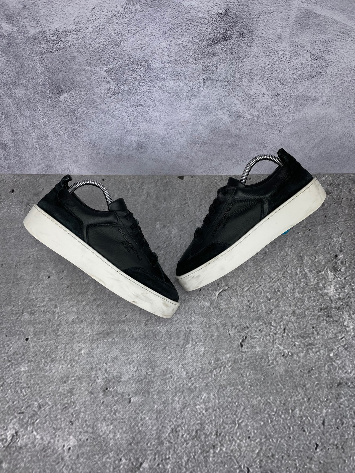 Emporio Armani Sneakers Platform X3X207XN391 - buty sportowe, widok z góry na zewnętrzną stronę butów