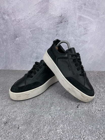 Emporio Armani Sneakers Platform X3X207XN391 - buty sportowe, para butów, widok z boku na tle studyjnym