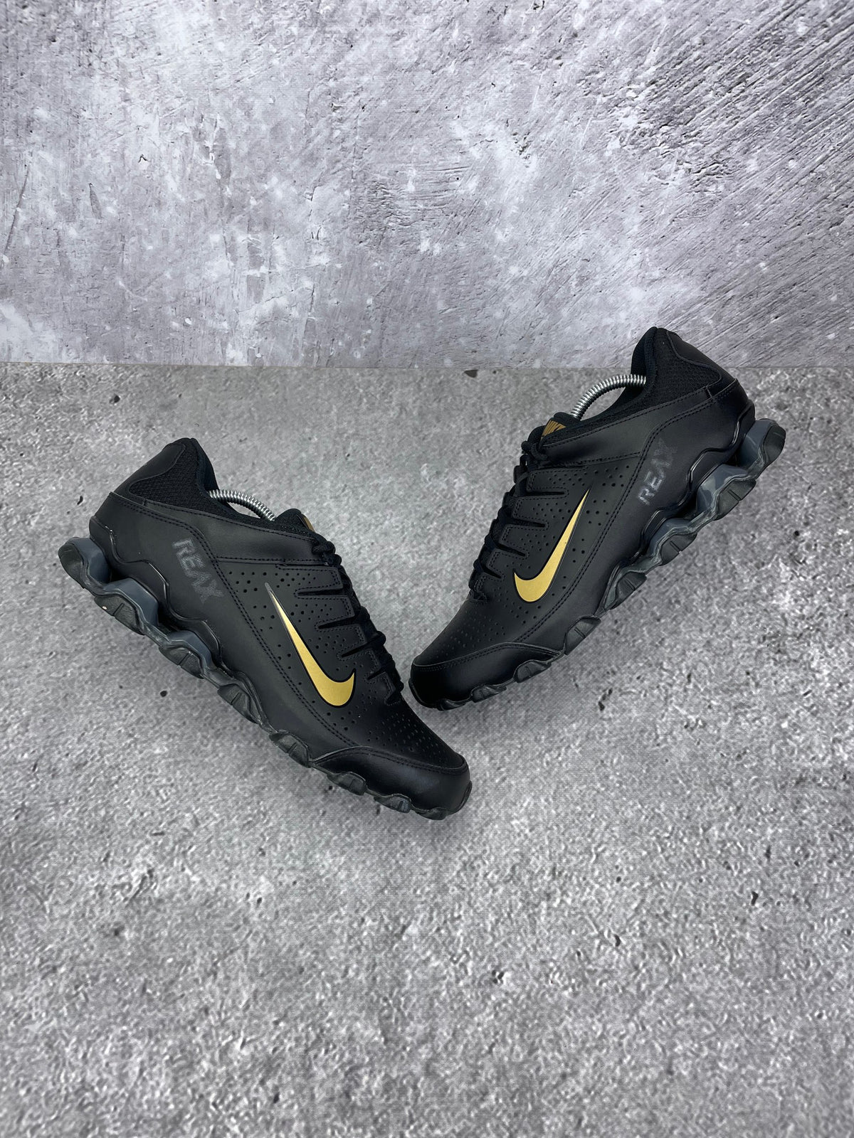 Nike Reax 8 Tr 616272-009 - buty sportowe, widok z góry na zewnętrzną stronę butów