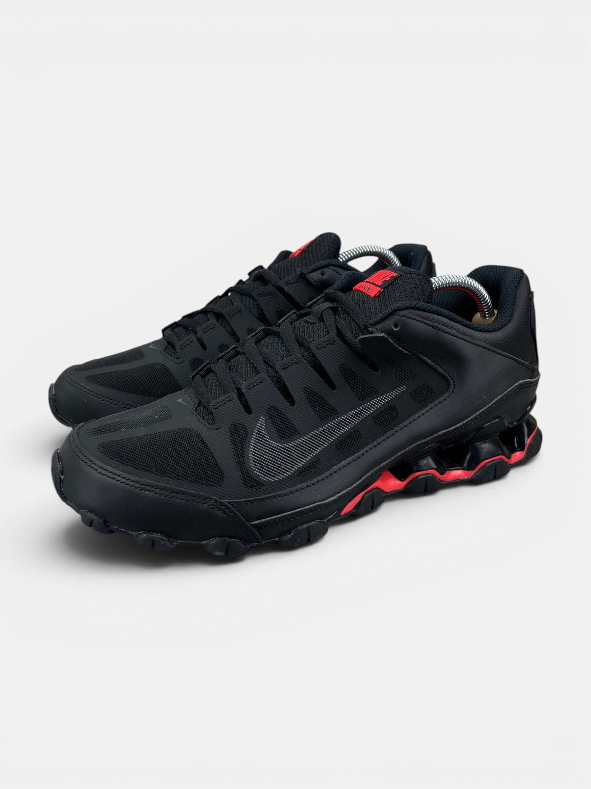Nike Reax 8 Tr 621716-060 - buty sportowe, widok z boku