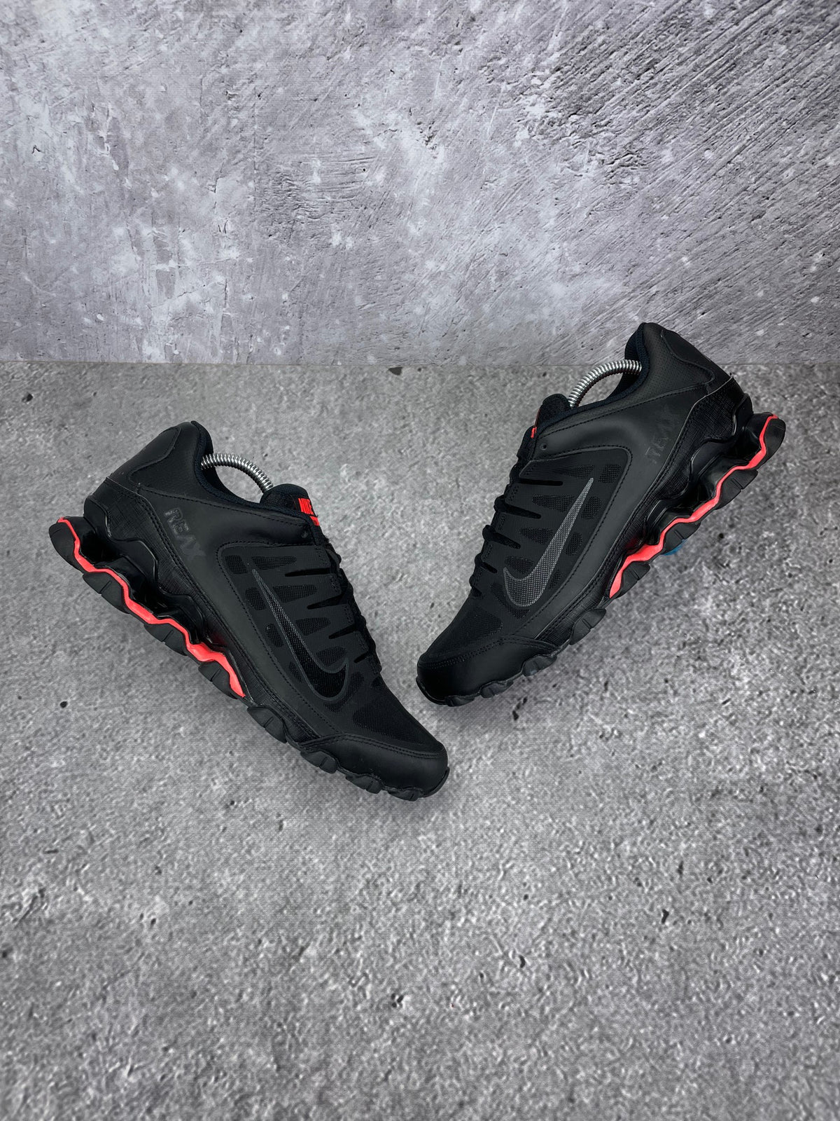 Nike Reax 8 Tr 621716-060 - buty sportowe, widok z góry na zewnętrzną stronę butów