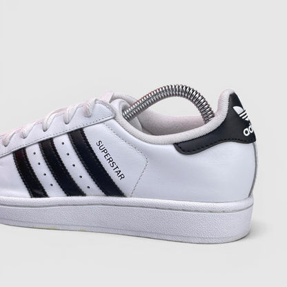 Adidas Superstar II Cloud White Black, buty sportowe damskie w bardzo dobrym stanie rozmiar 36 2/3, boczny profil, lewa strona