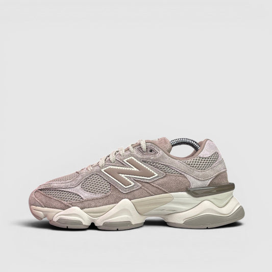 New Balance 9060 Mushroom Arid Stone — buty sportowe damskie w bardzo dobrym stanie rozmiar 38, boczny profil, lewa strona