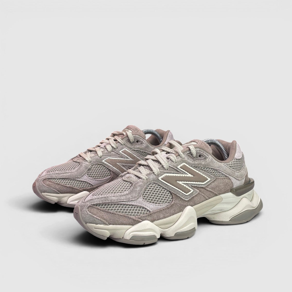 New Balance 9060 Mushroom Arid Stone — buty sportowe damskie w bardzo dobrym stanie rozmiar 38, para butów
