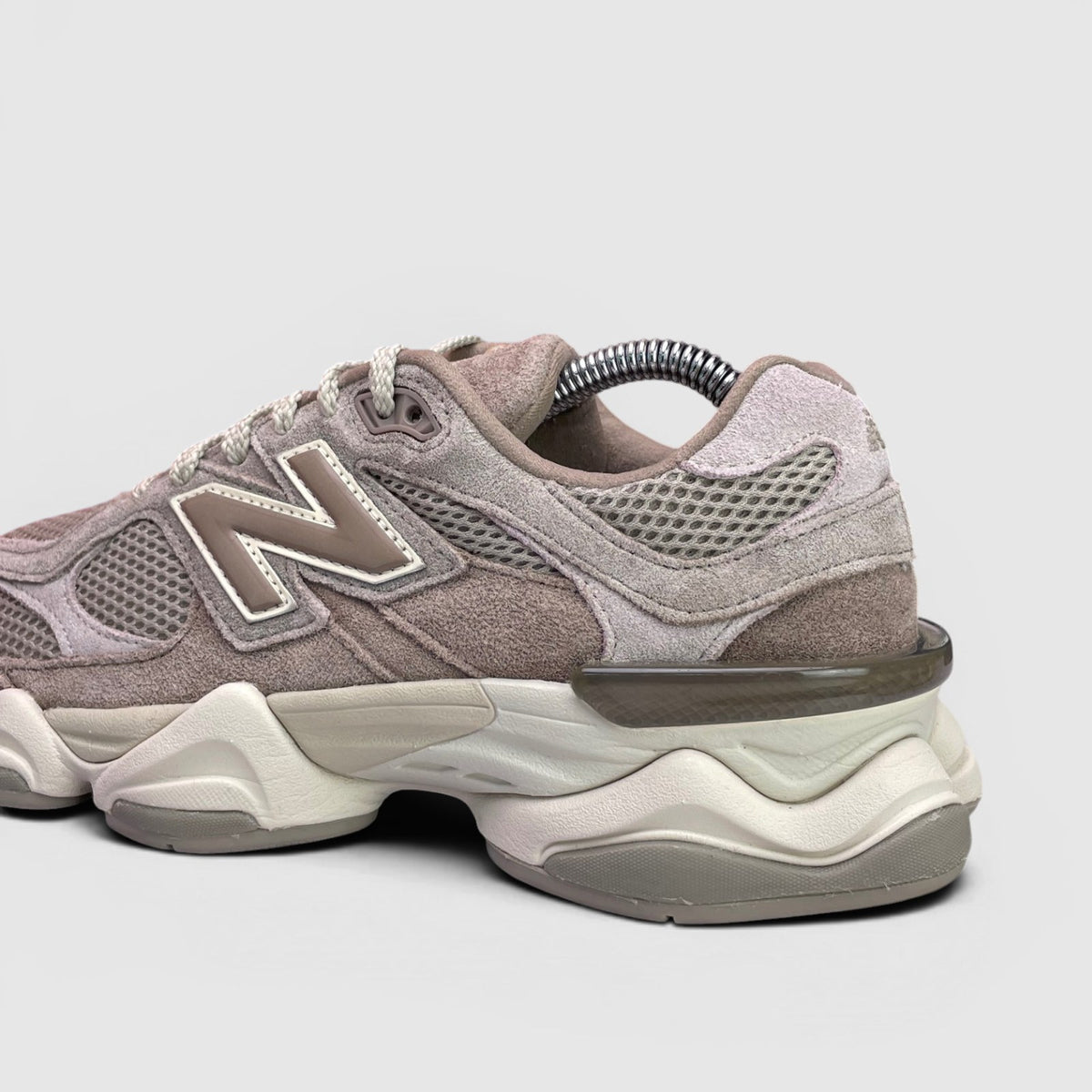 New Balance 9060 Mushroom Arid Stone — buty sportowe damskie w bardzo dobrym stanie rozmiar 38, detal