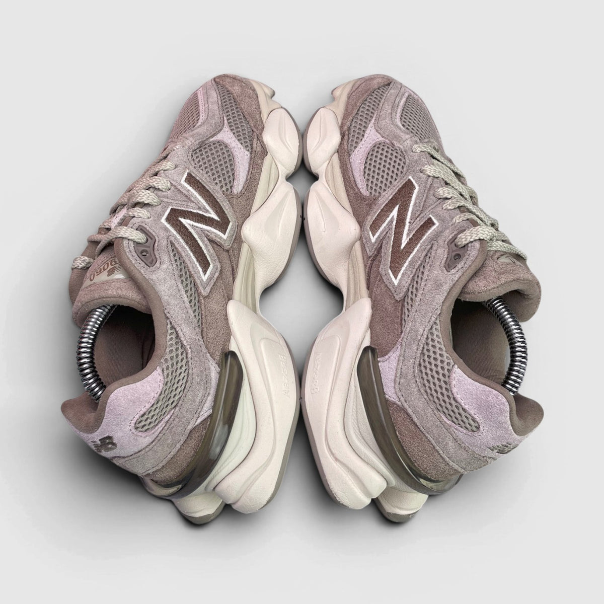 New Balance 9060 Mushroom Arid Stone — buty sportowe damskie w bardzo dobrym stanie rozmiar 38, widok z góry