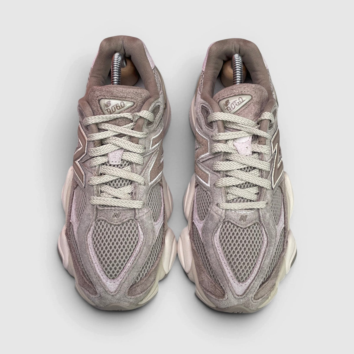 New Balance 9060 Mushroom Arid Stone — buty sportowe damskie w bardzo dobrym stanie rozmiar 38, widok z góry