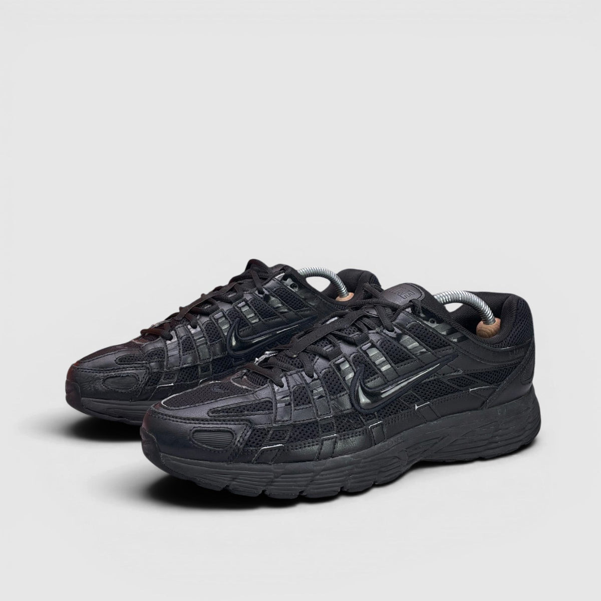 Nike P-6000 Black, buty sportowe męskie w bardzo dobrym stanie rozmiar 43, para butów