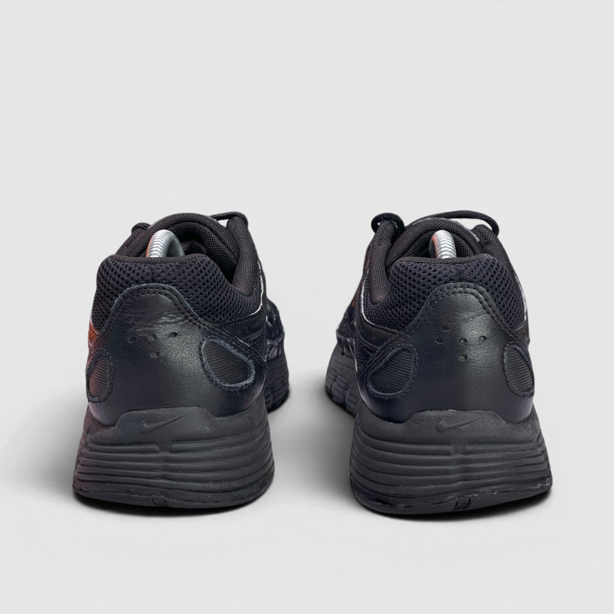 Nike P-6000 Black, buty sportowe męskie w bardzo dobrym stanie rozmiar 43, widok z tyłu