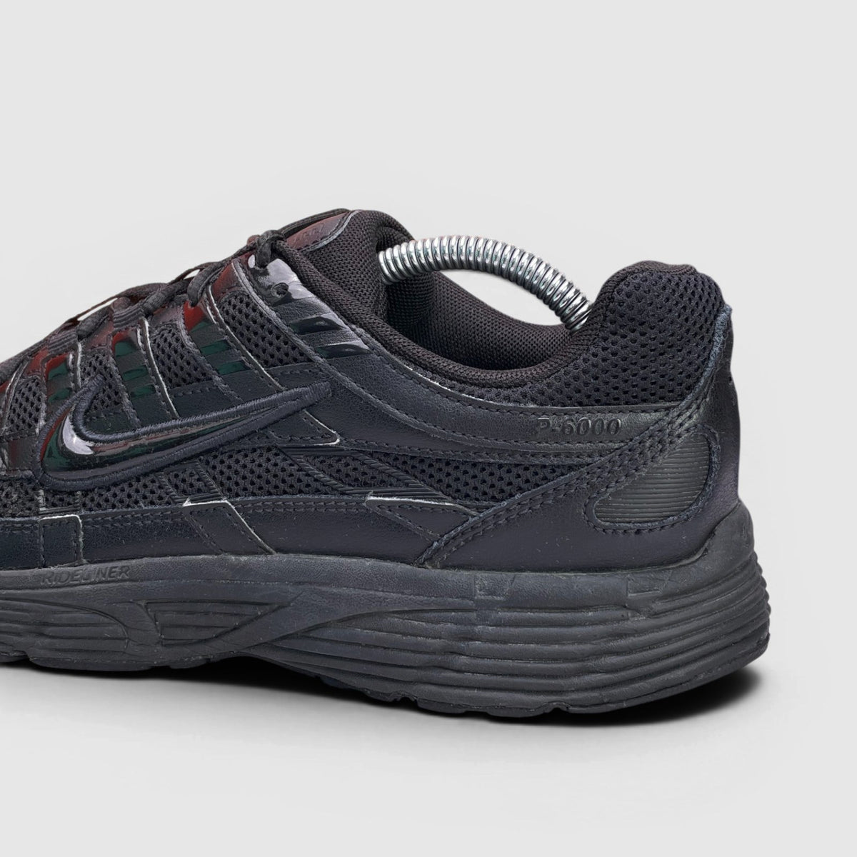 Nike P-6000 Black, buty sportowe męskie w bardzo dobrym stanie rozmiar 43, detal