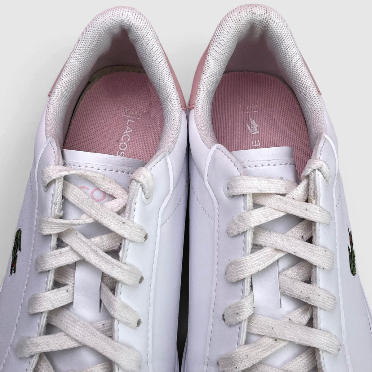 Lacoste Powercourt — buty sportowe damskie w bardzo dobrym stanie rozmiar 37, wkładka