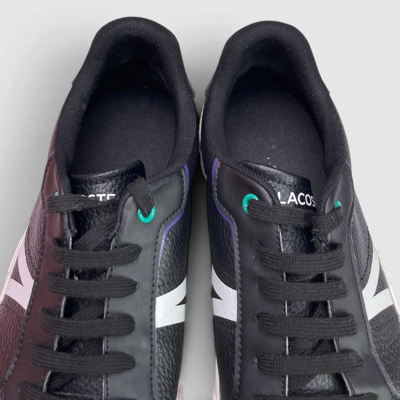 Lacoste L004 — buty sportowe męskie w bardzo dobrym stanie rozmiar 42.5, wkładka