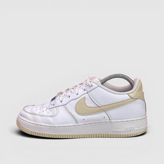 Nike Air Force 1 — buty sportowe męskie w bardzo dobrym stanie rozmiar 40, boczny profil, lewa strona
