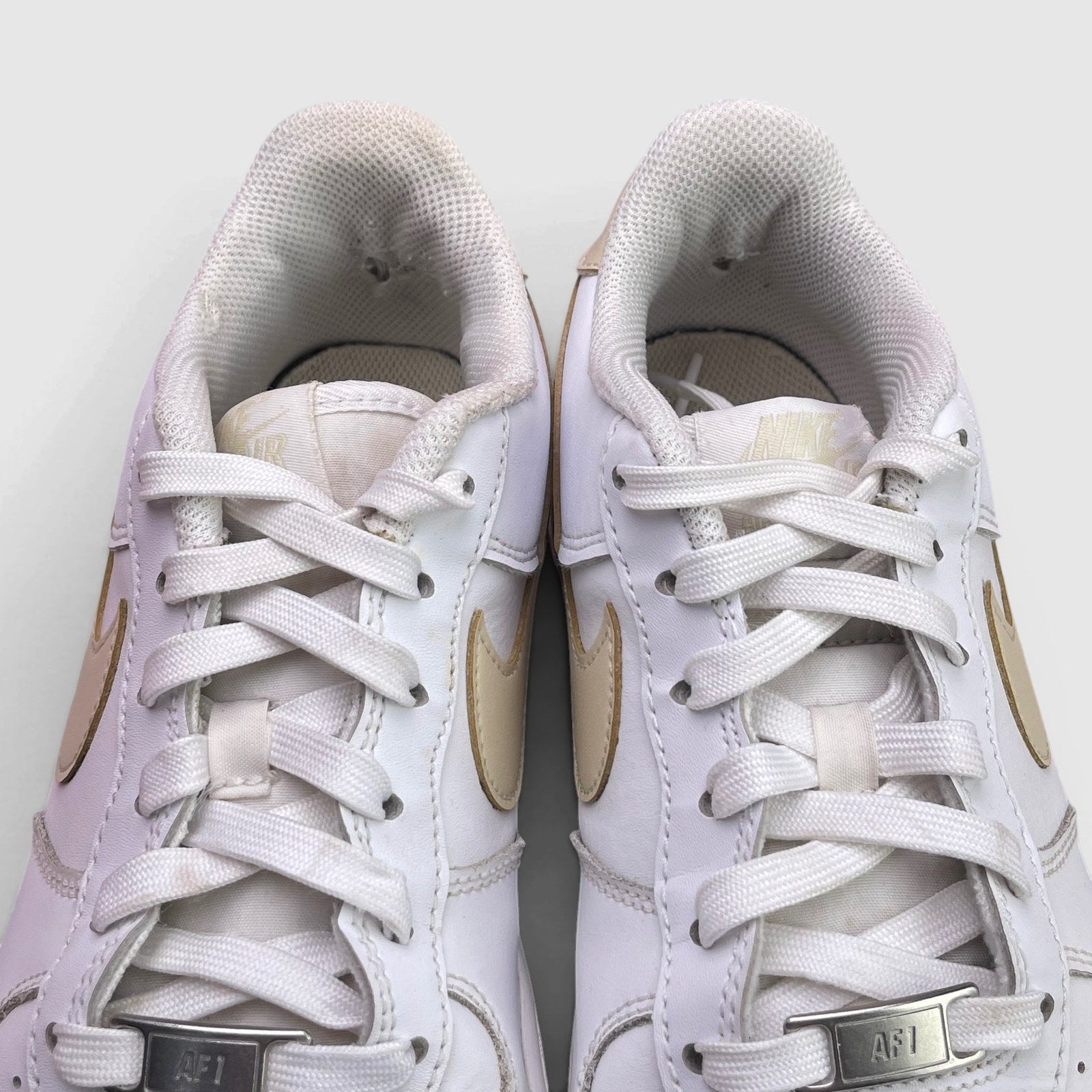 Nike Air Force 1 — buty sportowe męskie w bardzo dobrym stanie rozmiar 40, widok z góry