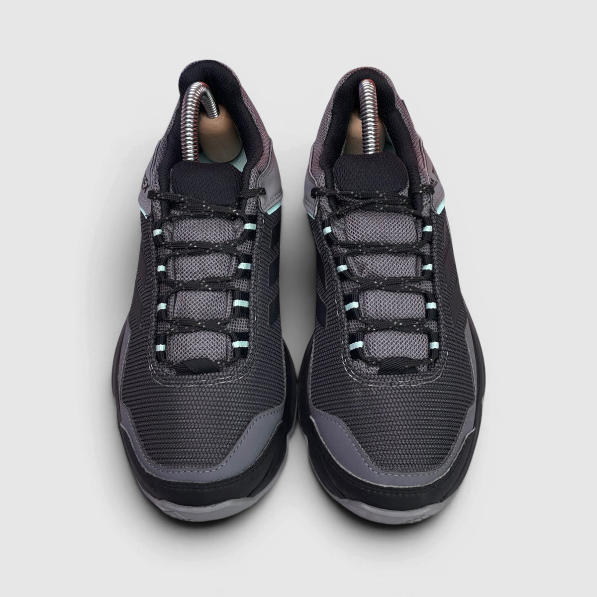Adidas Terrex Swift Solo 2 — buty sportowe damskie w bardzo dobrym stanie rozmiar 37 1/3, widok z przodu