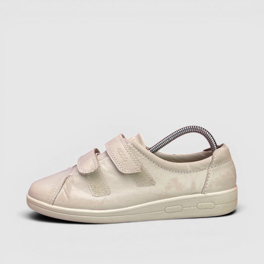 Ecco Leather Sneakers — buty sportowe damskie w bardzo dobrym stanie rozmiar 38, boczny profil, lewa strona