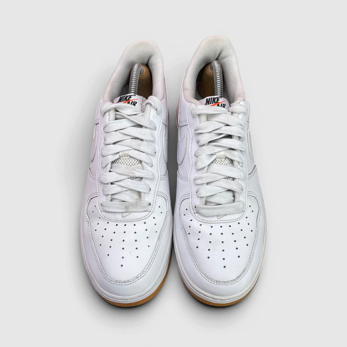 Nike Air Force 1 Low White Gum — buty sportowe damskie w bardzo dobrym stanie rozmiar 41, widok z przodu