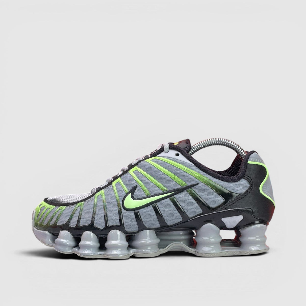 Nike Shox TL Wolf Grey Lime — buty sportowe męskie w bardzo dobrym stanie rozmiar 40, boczny profil, lewa strona