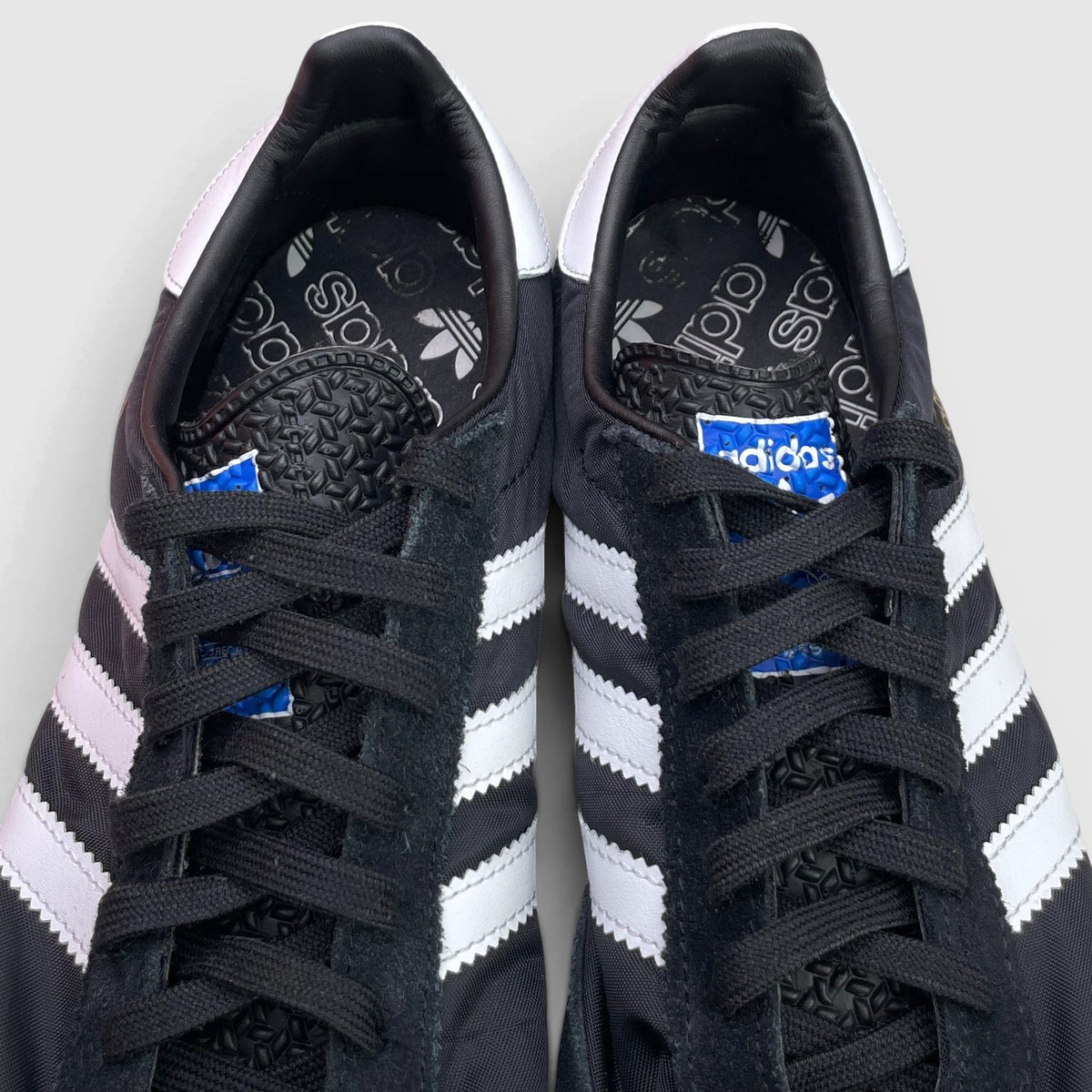 Adidas SL 72 RS Core Black / Cloud White / Blue — buty sportowe męskie w bardzo dobrym stanie rozmiar 42 2/3, wewnętrzny panel lewego buta