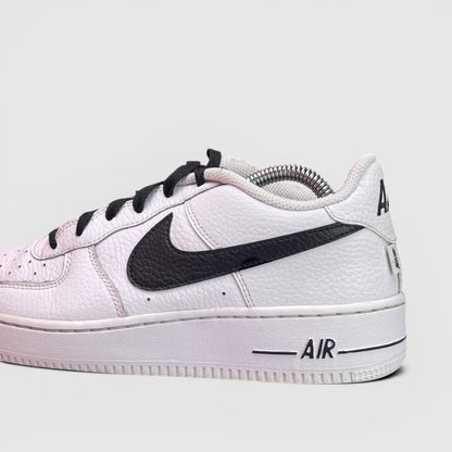 Nike Air Force 1 Low — buty sportowe damskie w bardzo dobrym stanie rozmiar 38.5, boczny profil, lewa strona