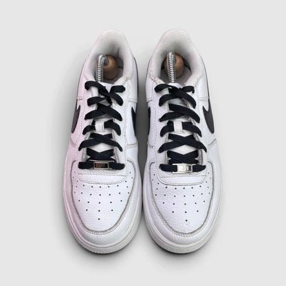 Nike Air Force 1 Low — buty sportowe damskie w bardzo dobrym stanie rozmiar 38.5, widok z góry