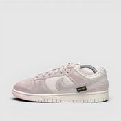 Nike Dunk Low Cordura Light Orewood Brown, buty sportowe damskie w bardzo dobrym stanie rozmiar 38.5, boczny profil, lewa strona