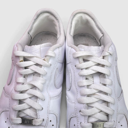 Nike Air Force 1 Low Triple White, buty sportowe męskie w bardzo dobrym stanie rozmiar 44, widok z góry