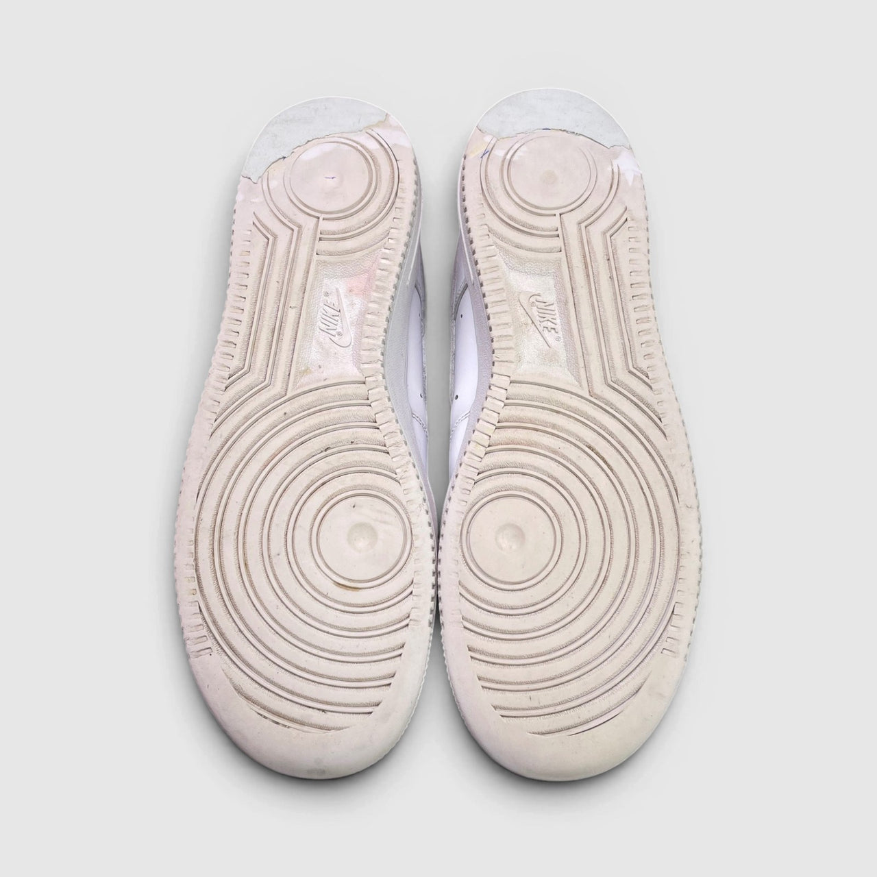 Nike Air Force 1 Low Triple White, buty sportowe męskie w bardzo dobrym stanie rozmiar 44, podeszwa