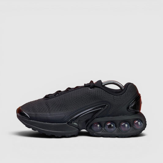 Nike Air Max DN, buty sportowe damskie w bardzo dobrym stanie rozmiar 38.5, boczny profil, lewa strona