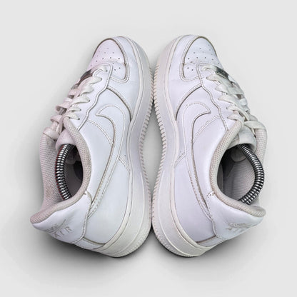 Nike Air Force 1 Low Triple White, buty sportowe damskie w bardzo dobrym stanie rozmiar 38.5, widok z góry