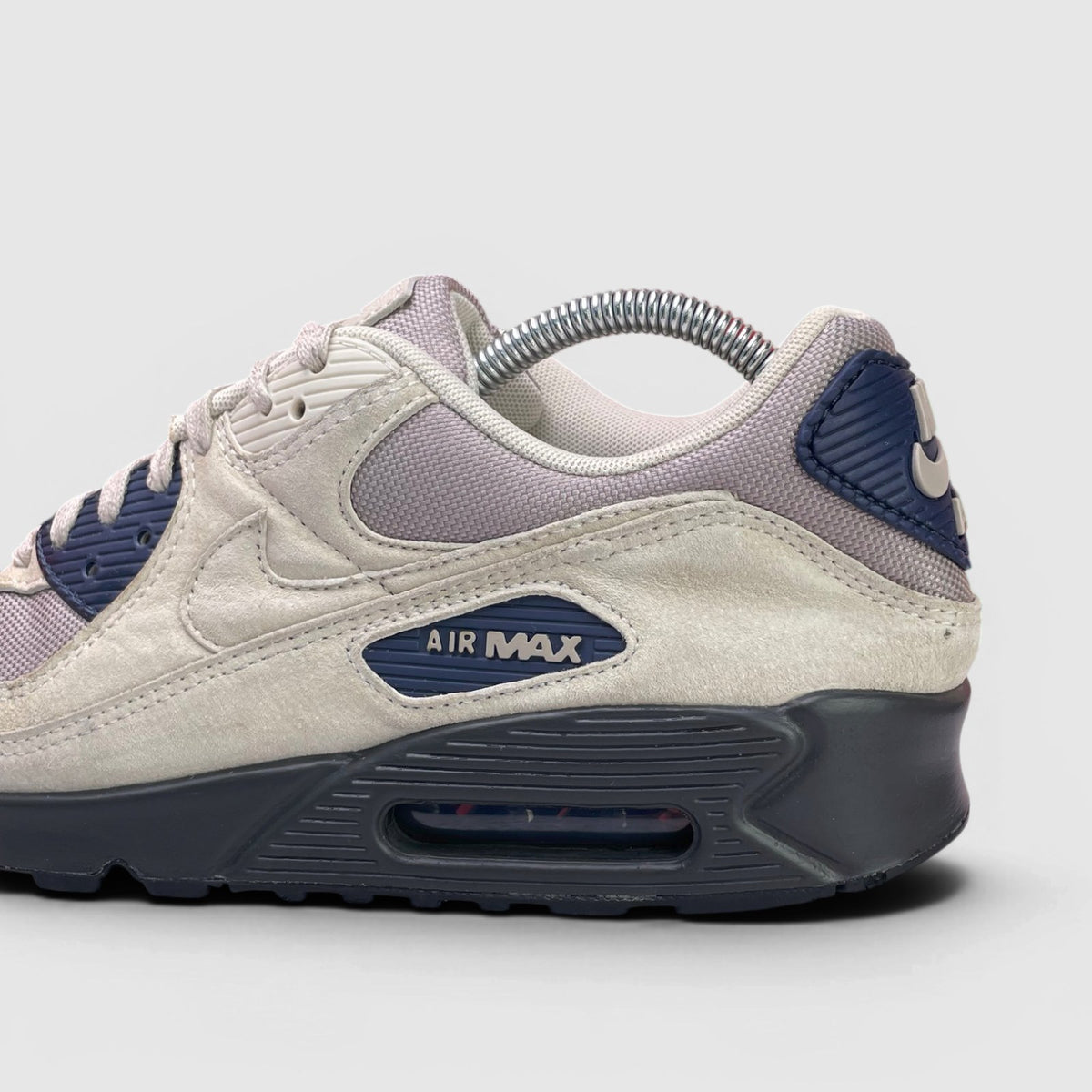 Nike Air Max 90 Light Orewood Brown, buty sportowe męskie w bardzo dobrym stanie rozmiar 42.5, boczny profil, lewa strona