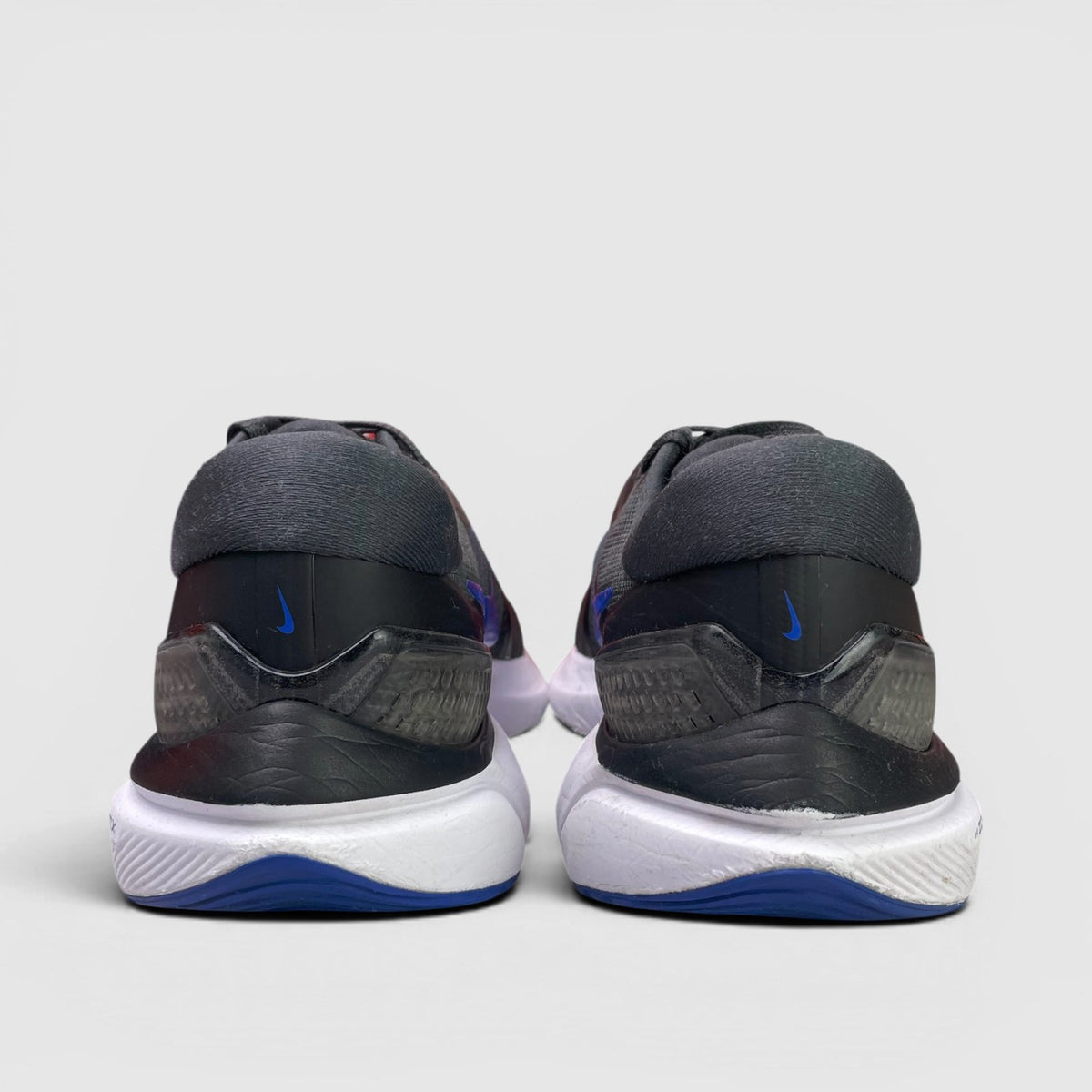 Nike Air Zoom Vomero 16, buty sportowe męskie w bardzo dobrym stanie rozmiar 46, widok z tyłu