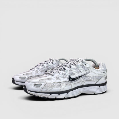Nike P-6000 White Metallic Silver Black, buty sportowe męskie w bardzo dobrym stanie rozmiar 42.5, para butów