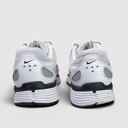 Nike P-6000 White Metallic Silver Black, buty sportowe męskie w bardzo dobrym stanie rozmiar 42.5, widok z tyłu