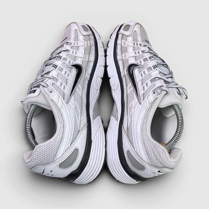 Nike P-6000 White Metallic Silver Black, buty sportowe męskie w bardzo dobrym stanie rozmiar 42.5, widok z góry