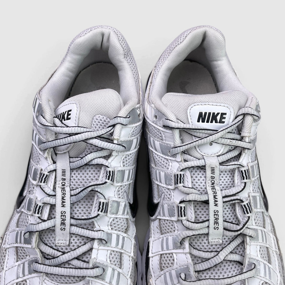 Nike P-6000 White Metallic Silver Black, buty sportowe męskie w bardzo dobrym stanie rozmiar 42.5, język buta