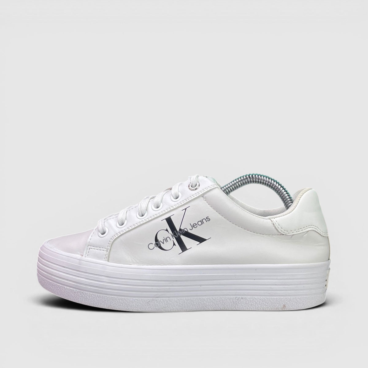 Calvin Klein Jeans Vulc Flatform — buty sportowe damskie w bardzo dobrym stanie rozmiar 38, boczny profil, lewa strona