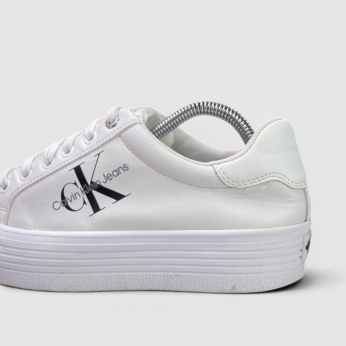 Calvin Klein Jeans Vulc Flatform — buty sportowe damskie w bardzo dobrym stanie rozmiar 38, boczny profil, lewa strona