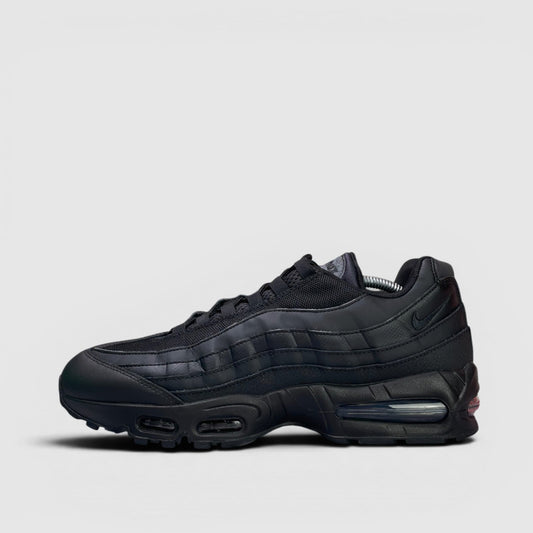 Nike Air Max 95 OG Black — buty sportowe męskie w bardzo dobrym stanie rozmiar 45, boczny profil, lewa strona