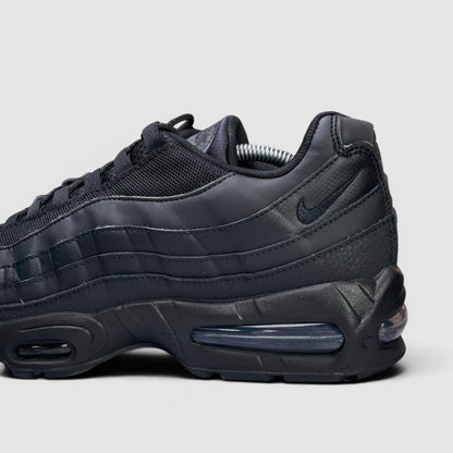 Nike Air Max 95 OG Black — buty sportowe męskie w bardzo dobrym stanie rozmiar 45, zapiętek