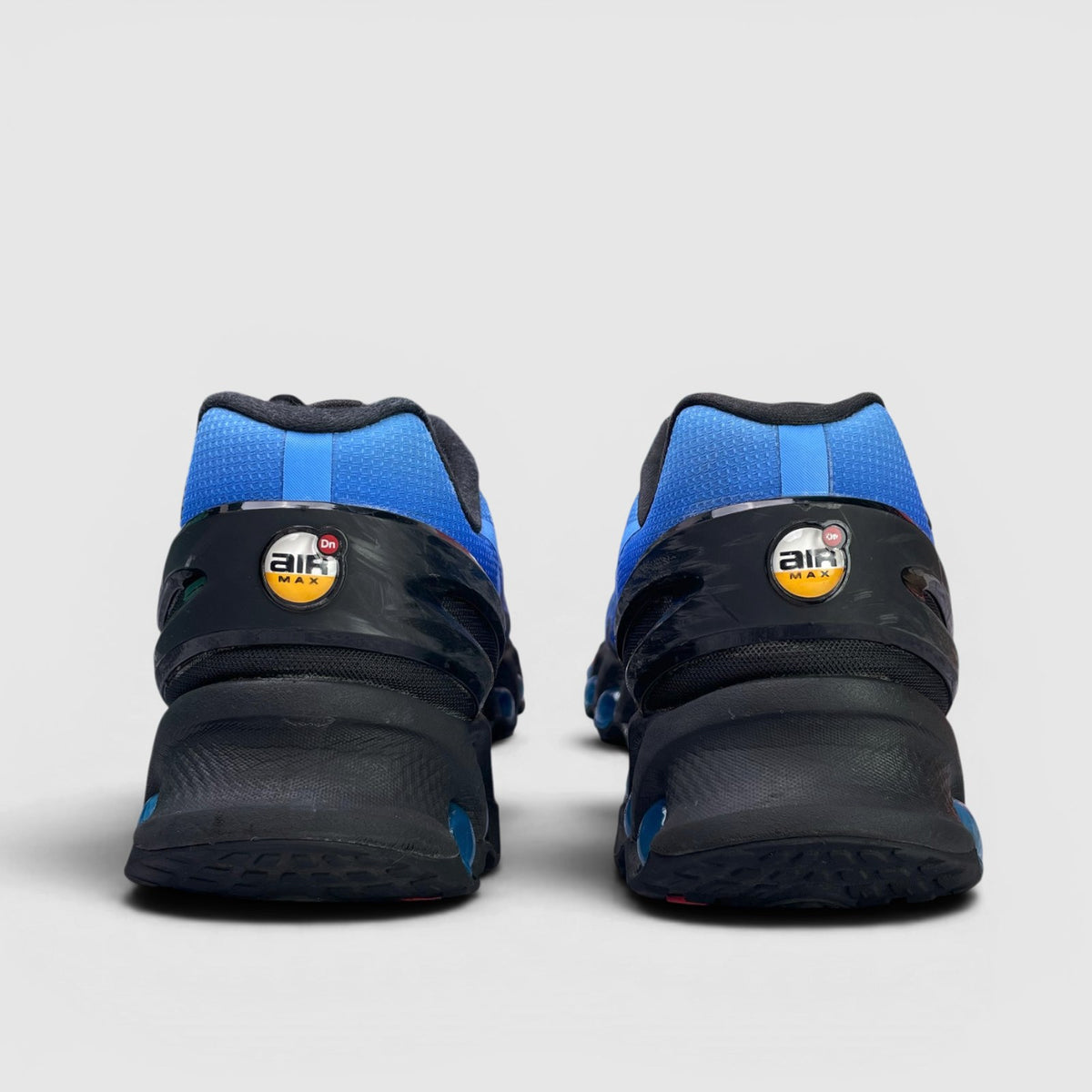 Nike Air Max DN8 Hyper Royal — buty sportowe męskie w bardzo dobrym stanie rozmiar 44.5, widok z tyłu