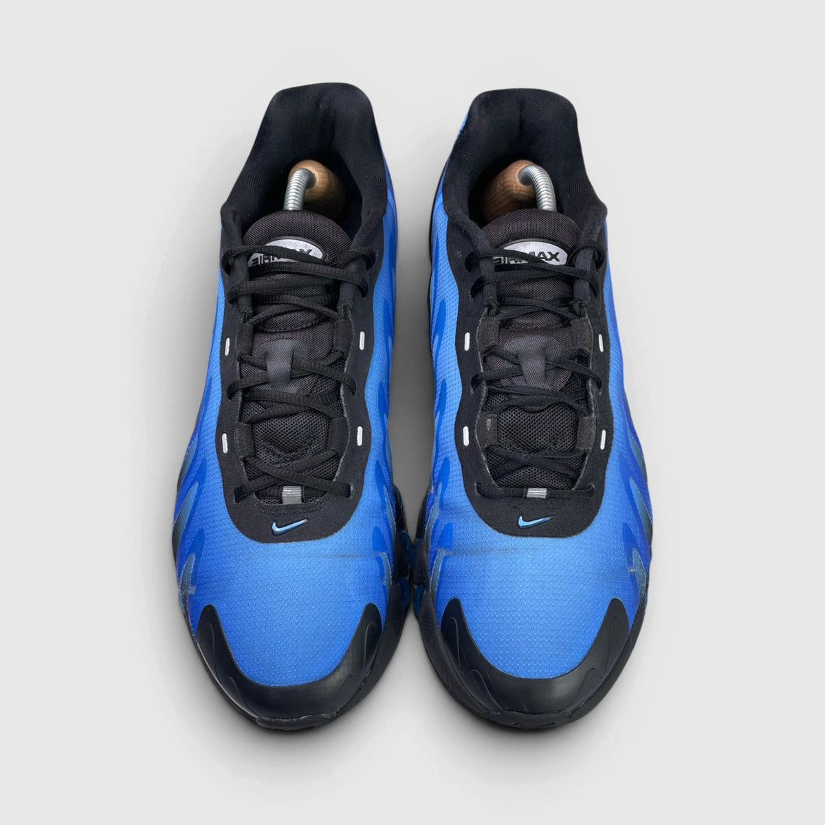 Nike Air Max DN8 Hyper Royal — buty sportowe męskie w bardzo dobrym stanie rozmiar 44.5, widok z przodu