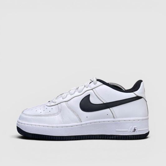 Nike Air Force 1 LV8 3 — buty sportowe damskie w bardzo dobrym stanie rozmiar 38.5, boczny profil, prawa strona