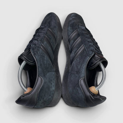 Adidas Gazelle Triple Black — buty sportowe męskie w bardzo dobrym stanie rozmiar 44, widok z góry