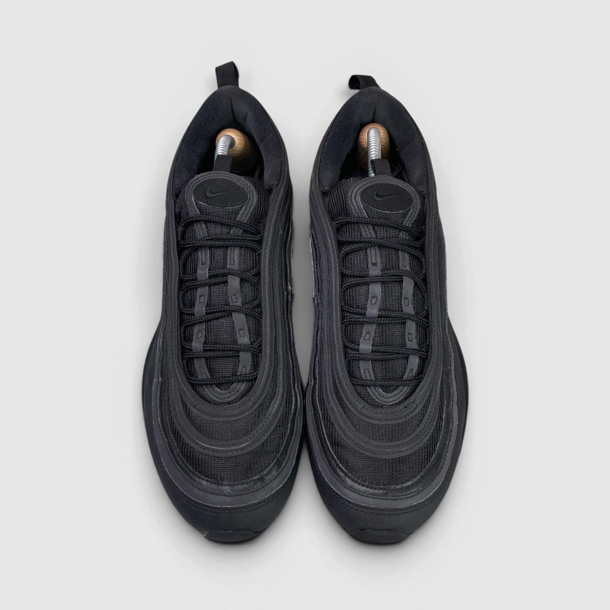 Nike Air Max 97 Triple Black — buty sportowe męskie w bardzo dobrym stanie rozmiar 45, widok z przodu