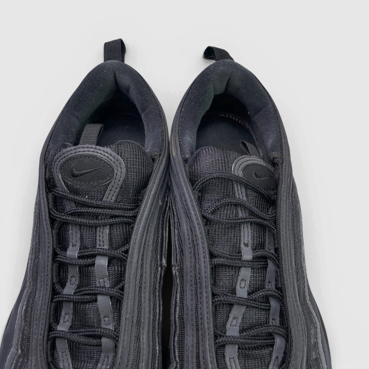 Nike Air Max 97 Triple Black — buty sportowe męskie w bardzo dobrym stanie rozmiar 45, widok z góry