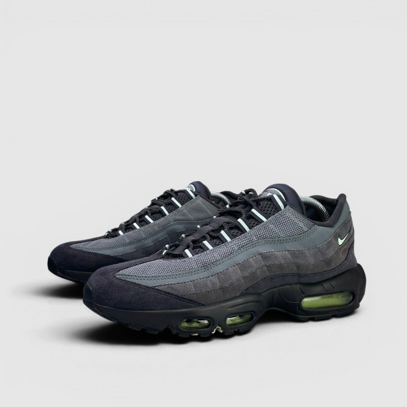 Nike Air Max 95 Vapor Green — buty sportowe męskie w bardzo dobrym stanie rozmiar 44, para butów
