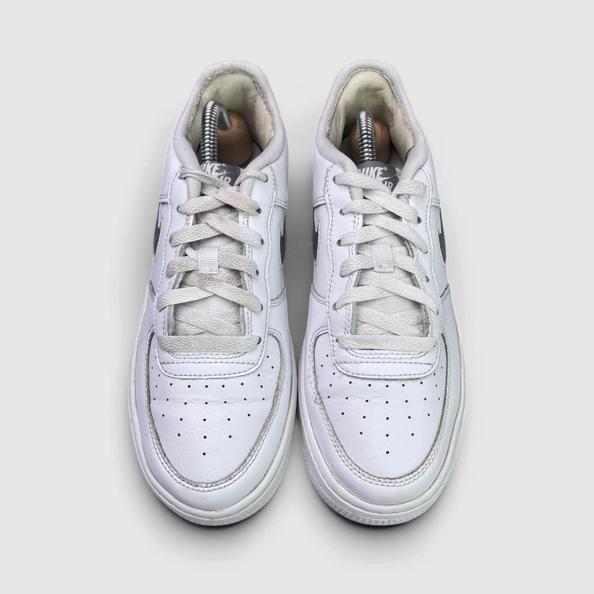 Nike Air Force 1 Low — buty sportowe damskie w bardzo dobrym stanie rozmiar 38, widok z przodu