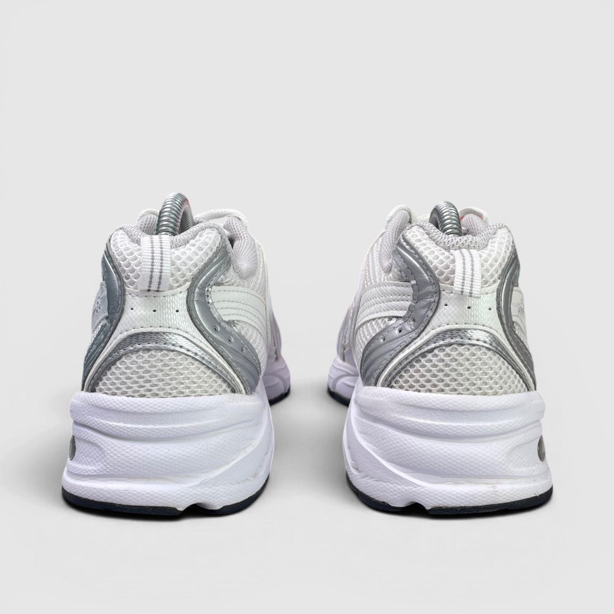 New Balance 530 Munsell White — buty sportowe męskie w bardzo dobrym stanie rozmiar 41, widok z tyłu